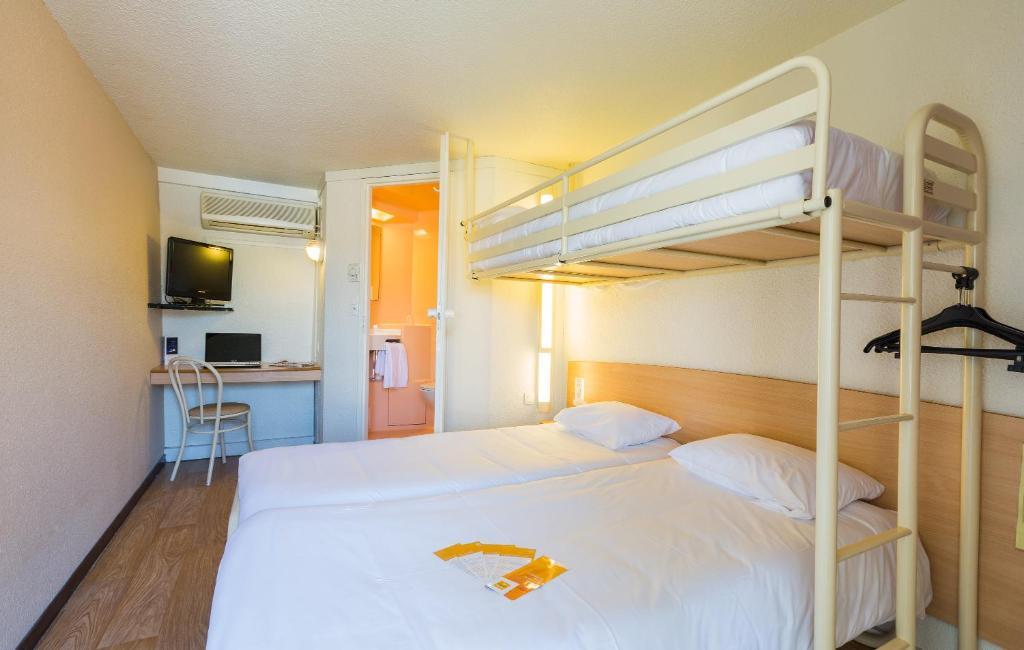 Premiere Classe Clermont Ferrand Nord Pokoj fotografie